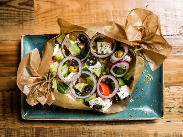 Греческий салат с нежным сыром фета